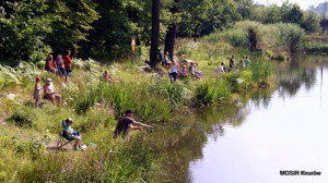 wakacyjne_zawody_wedkarskie_dla_dzieci_w_ramach_akcji_lato_z_mosir_18_07_2015(10)