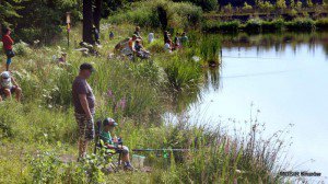 wakacyjne_zawody_wedkarskie_dla_dzieci_w_ramach_akcji_lato_z_mosir_18_07_2015(11)