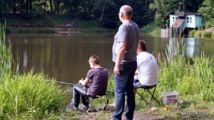 wakacyjne_zawody_wedkarskie_dla_dzieci_w_ramach_akcji_lato_z_mosir_18_07_2015(2)