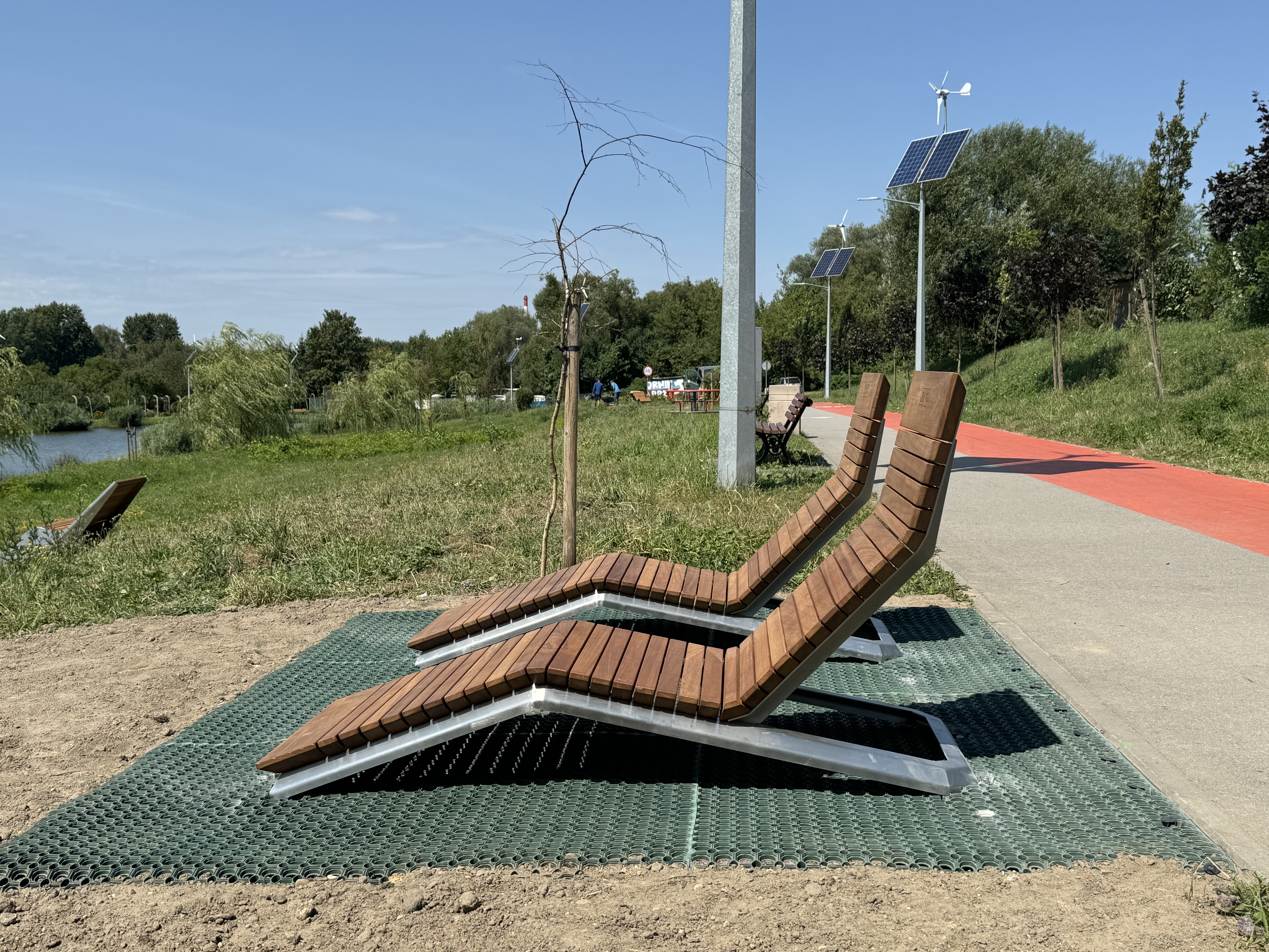 Gliwice: Nowe leżaki przy stawie Szachta w Sośnicy